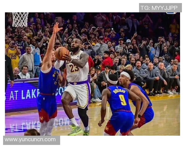 詹姆斯创历史新纪录成为首位4万分1万板1万助的传奇球员