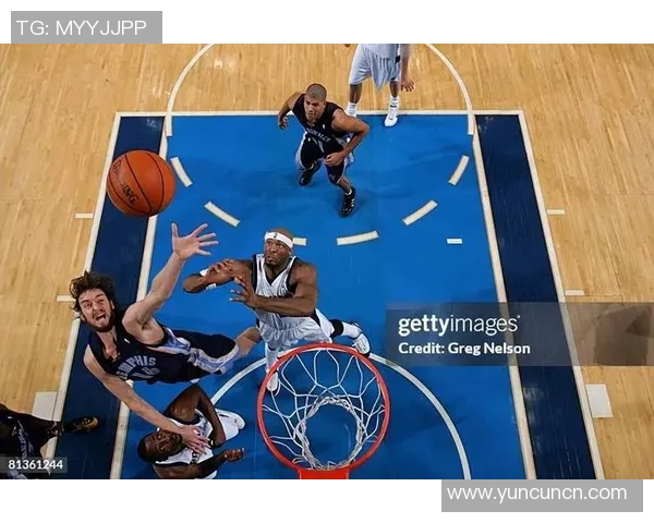 2017年NBA季后赛灰熊与火箭激战回顾：一场精彩的对决与战术较量