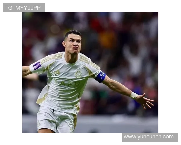 球迷疯狂冲入赛场夺C罗球衣引发热议的奇葩瞬间 球迷疯狂冲入赛场夺C罗球衣引发热议的奇葩瞬间