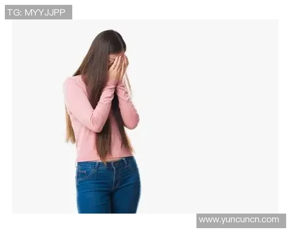 掩面而泣的背后是无尽的孤独与无奈的心声